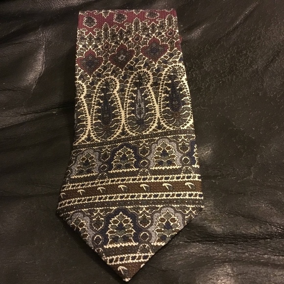 Retro Pierre Cardin Paris paisley tie- silk tie- made in Canada- Dapper looking - Picture 1 of 9